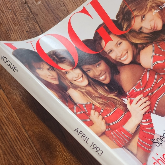 RARE VINTAGE April 1993 Vogue-USA - Picture 2 of 7
